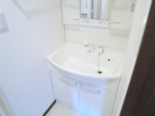 洗面設備　独立洗面台です