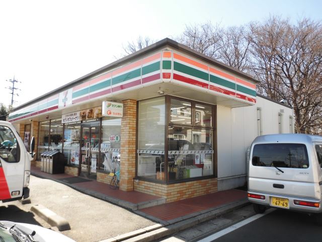 コンビニ　セブンイレブン（コンビニ）まで700m