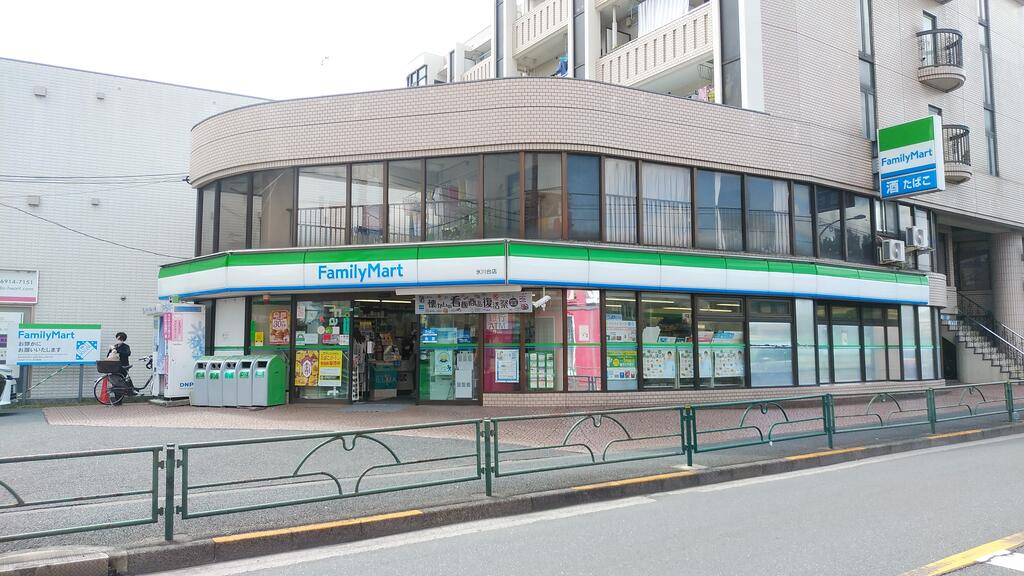 コンビニ　ファミリーマート氷川台店（コンビニ）まで150m