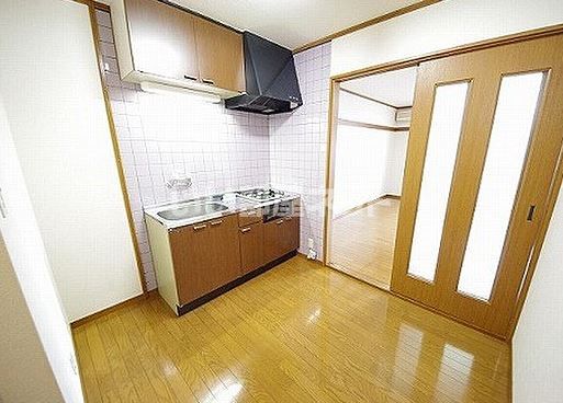 ＪＲ宇都宮線 宇都宮駅 バス乗車時間：12分 最寄りバス停で下車 徒歩4分 2階建 築31年のキッチン写真