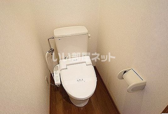ＪＲ宇都宮線 宇都宮駅 バス乗車時間：12分 最寄りバス停で下車 徒歩4分 2階建 築31年のトイレ写真