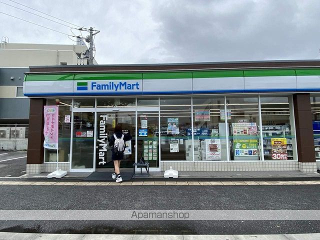 コンビニ　ファミリーマート（コンビニ）まで179m