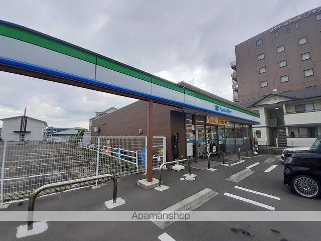 コンビニ　ファミリーマート多賀城八幡店（コンビニ）まで735m