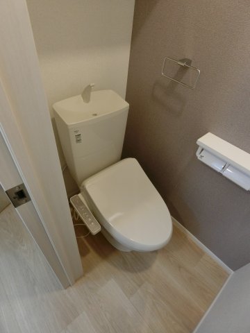 ＪＲ山陰本線 荒島駅 徒歩7分 2階建 築2年のトイレ写真