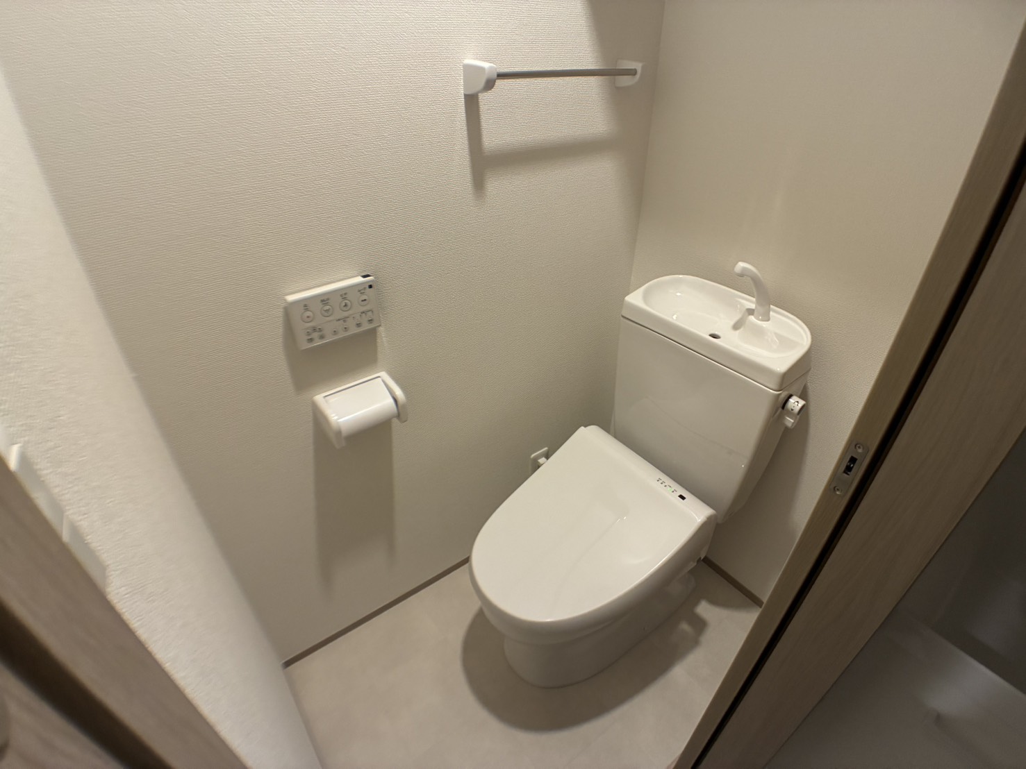 ガス割 宮町4丁目新築AP B棟のトイレ写真