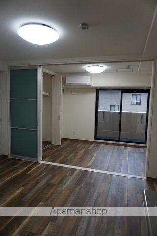 京阪本線 西三荘駅 徒歩7分 8階建 築8年の居間写真