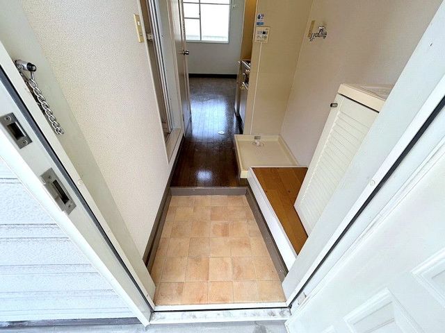 玄関　居住中の為、他室写真となります。現況と異なる場合は、現況優先