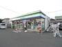 コンビニ　道路わたるとファミリーマート（コンビニ）まで10m