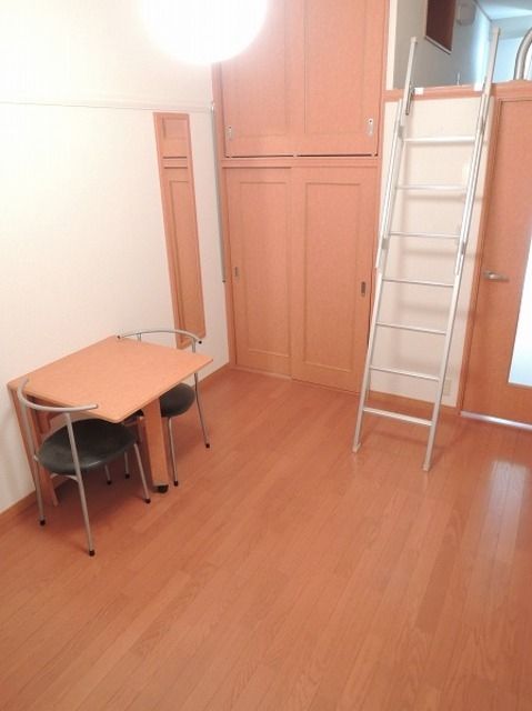 レオパレス丸山の居間写真