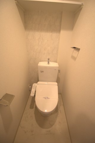 ＪＲおおさか東線 ＪＲ淡路駅 徒歩10分 8階建 築6年のトイレ写真
