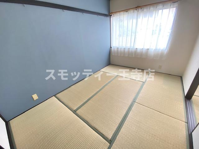 ＪＲ関西本線 大和小泉駅 徒歩8分 2階建 築38年の居間写真