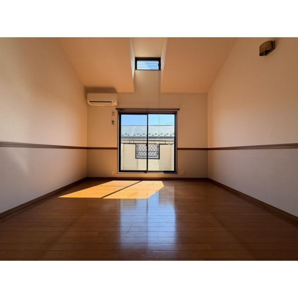 バルビゾン弐番館の居間写真