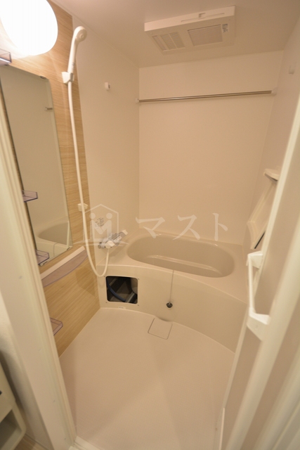 バス・シャワールーム　※お部屋によりカラーリングが異なります。