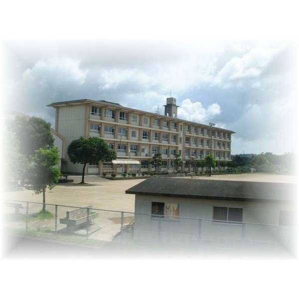 中学校　諫早市立明峰中学校（中学校）まで843m