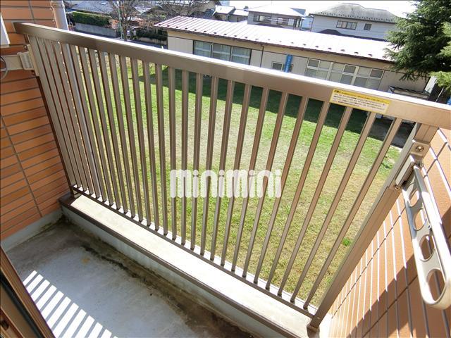 バルコニー　２階のお部屋で洗濯物もたくさん干せます。