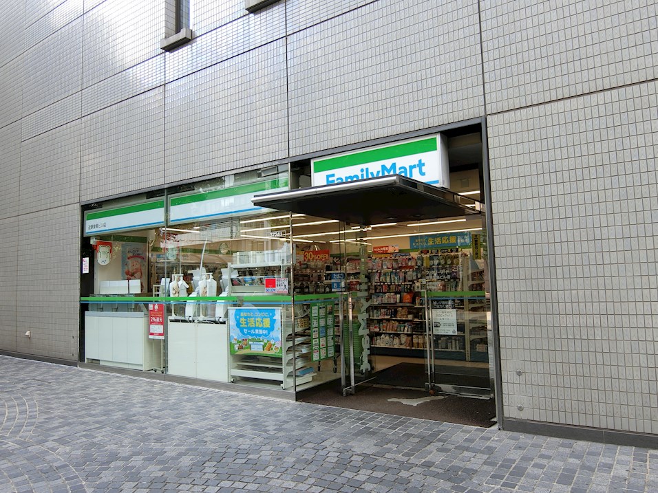コンビニ　ファミリーマート近鉄堂島ビル店（コンビニ）まで1107m