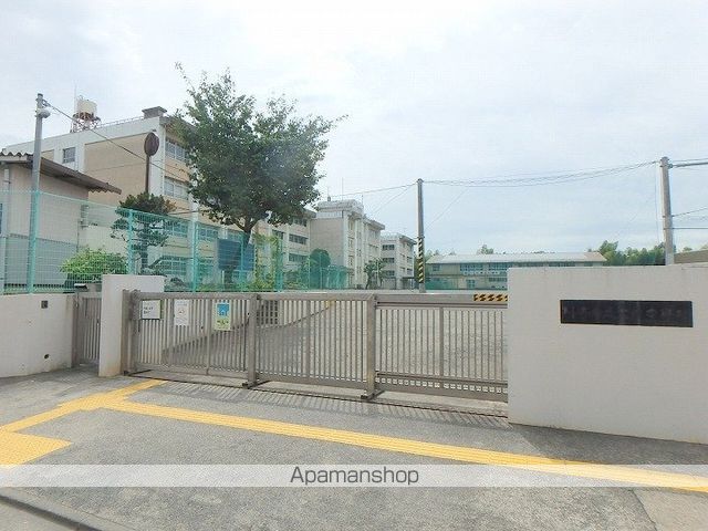 中学校　川崎市立犬蔵中学校（中学校）まで180m