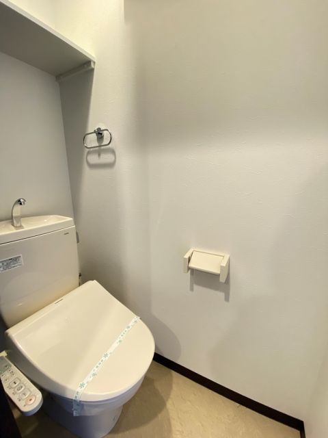 地下鉄御堂筋線 新大阪駅 徒歩5分 15階建 築6年のトイレ写真