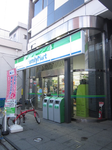 コンビニ　ファミリーマート上石神井駅前店（コンビニ）まで340m