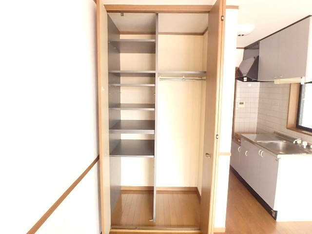 収納　同タイプ２０５号室の写真