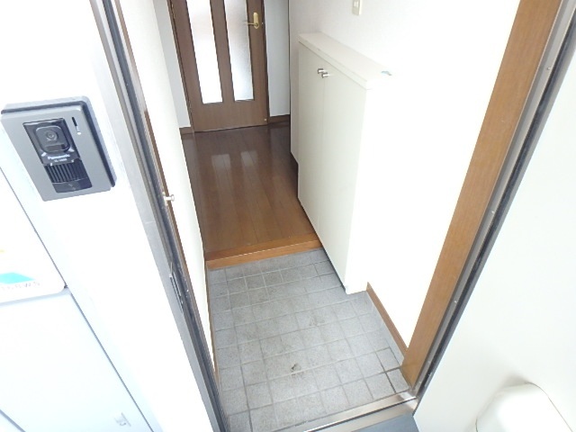 玄関　同タイプ２０５号室の写真