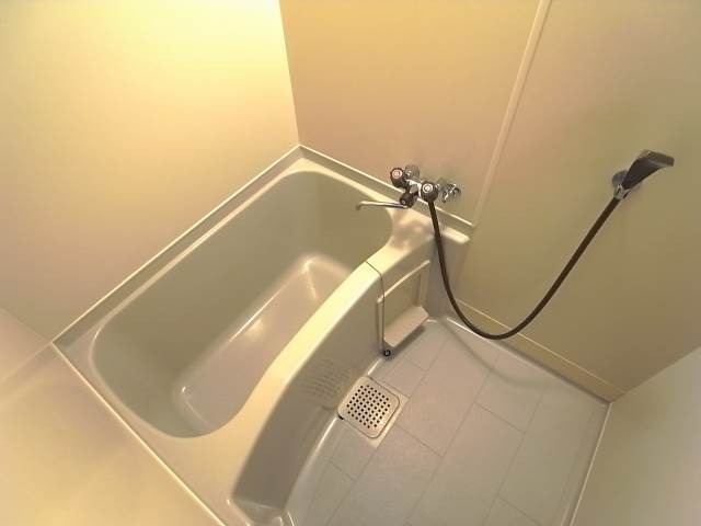 バス・シャワールーム　一日の疲れを癒しましょう。