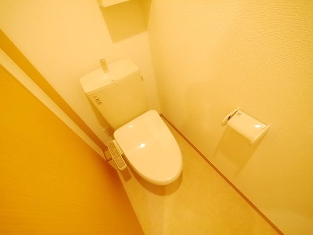 ＪＲ南武線 尻手駅 徒歩5分 2階建 築8年のトイレ写真