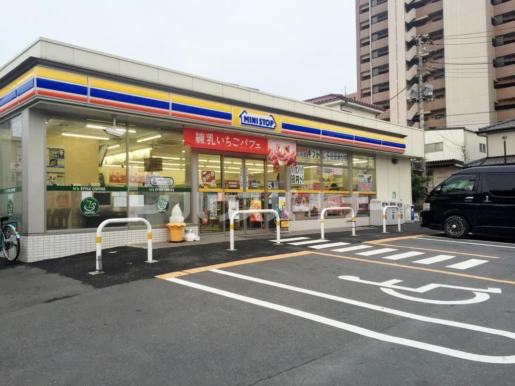 コンビニ　ミニストップ八潮伊勢野店（コンビニ）まで470m
