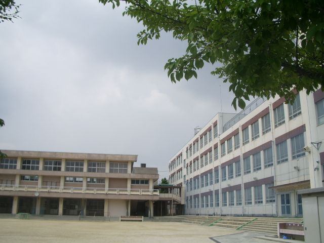 小学校　名古屋市立八事東小学校（小学校）まで573m