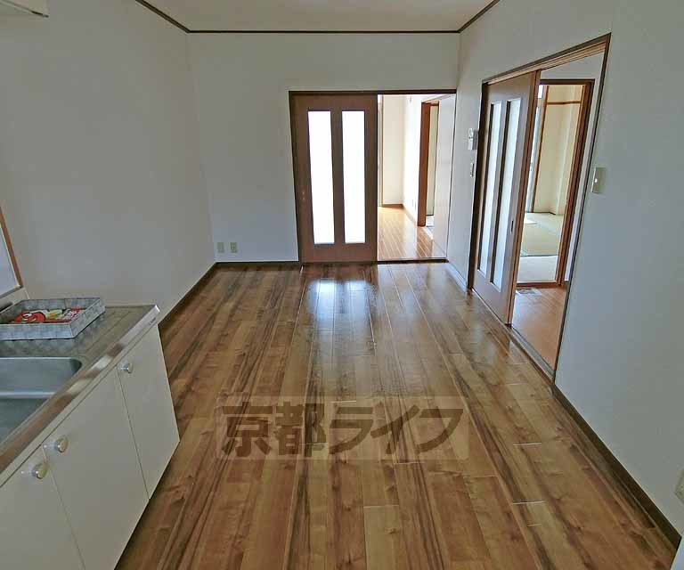 丸岡マンションの居間写真