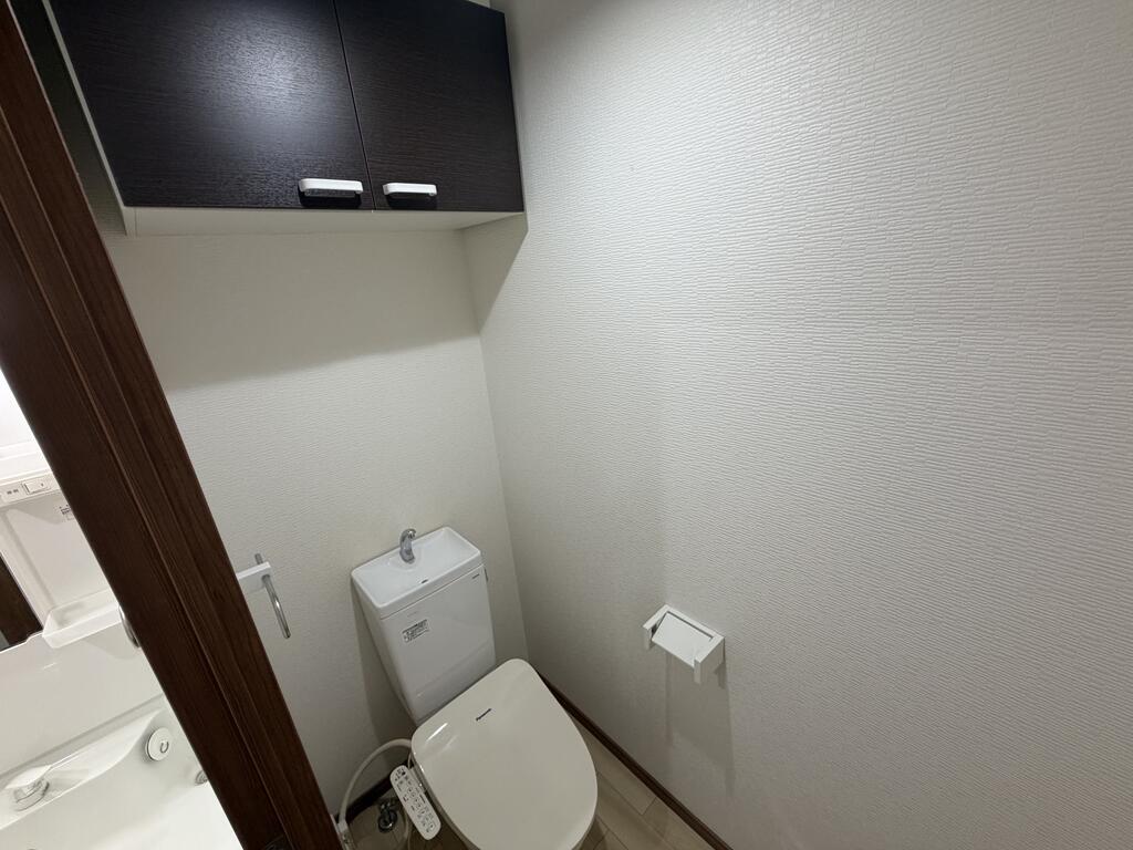 トイレ　衛生的で使い心地爽やかな暖房温水ウォシュレット。
