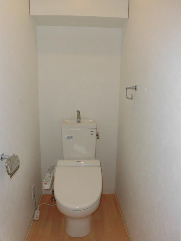 ＪＲ山陽本線 宝殿駅 徒歩2分 3階建 築16年のトイレ写真