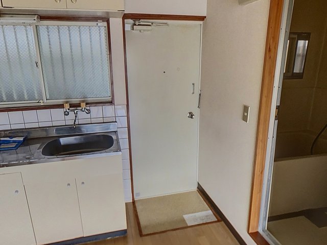 玄関　現況が相違する場合は現況を優先致します。