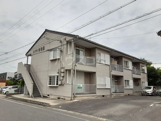 知立市谷田町西のアパートの建物外観