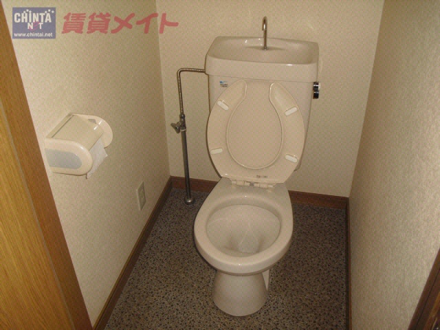 【松阪市中万町のアパートのトイレ】