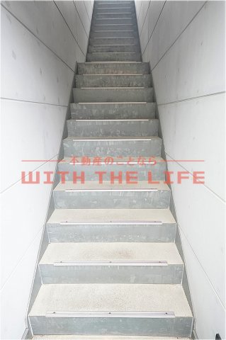 エントランス　落ち着いたエントランスです