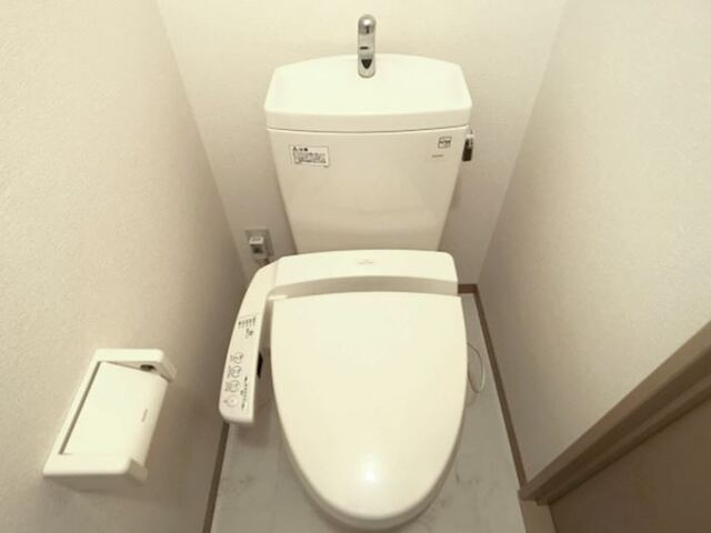 トイレ　温水洗浄暖房便座