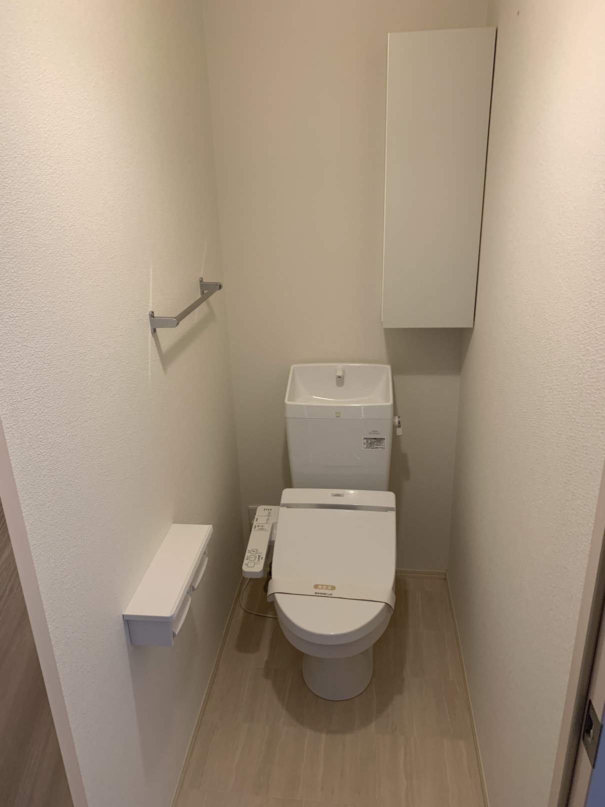 トイレ　温水洗浄便座付トイレ