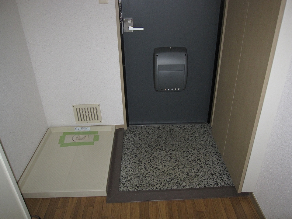 玄関　洗濯機置場