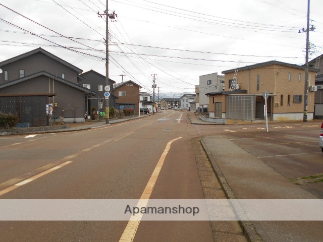 その他　前面道路（その他）まで0m