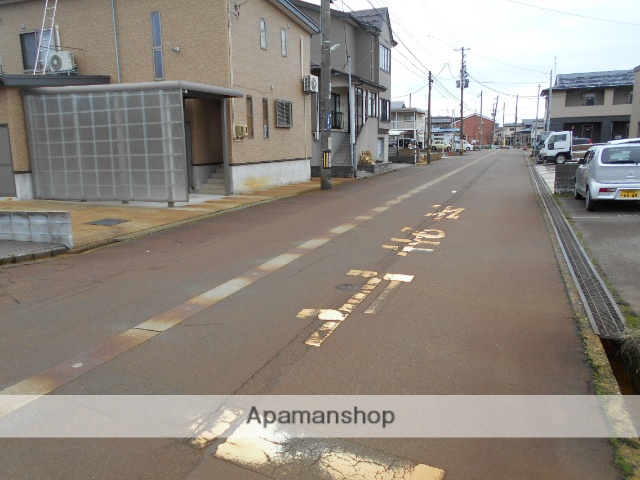 その他　前面道路（その他）まで0m