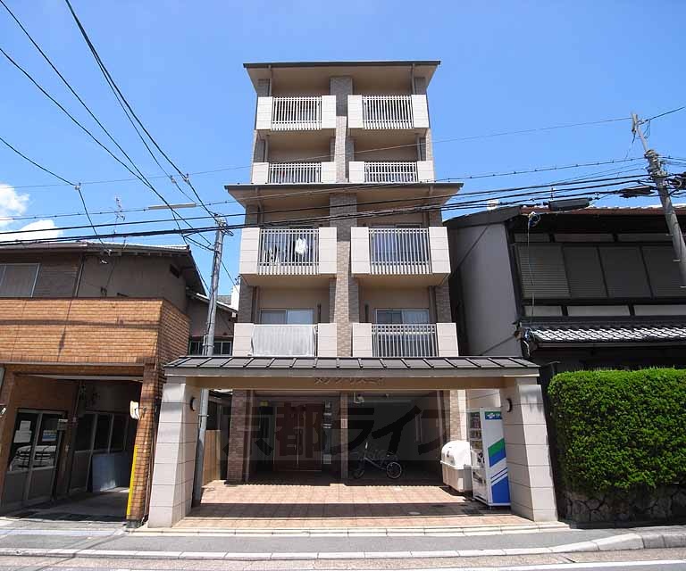 京都市伏見区今町のマンションの建物外観