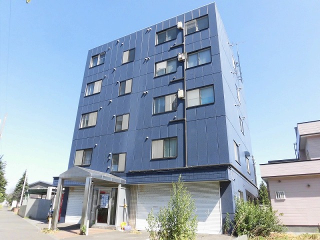 札幌市西区八軒九条西のマンションの建物外観