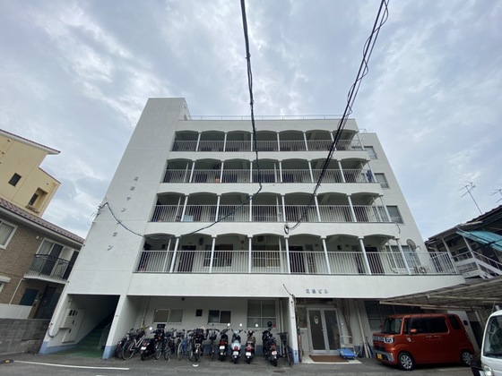 広島市西区己斐東のマンションの建物外観