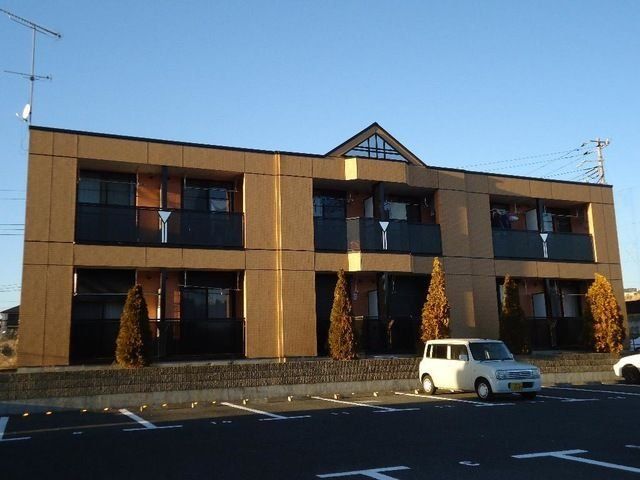 成田市久住中央のアパートの建物外観