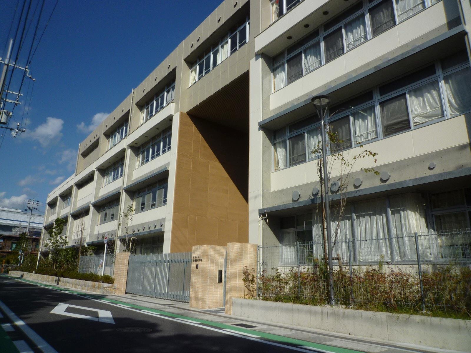 【白鷹夙川マンションの小学校】