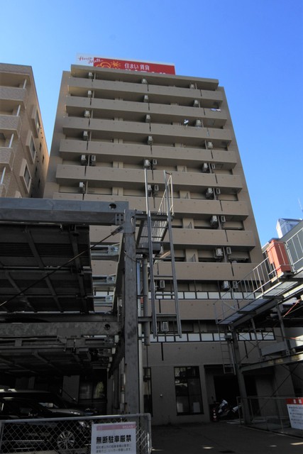 【松山市永木町のマンションの建物外観】