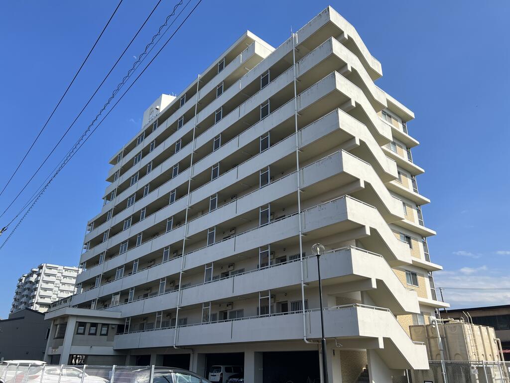 郡山市方八町のマンションの建物外観