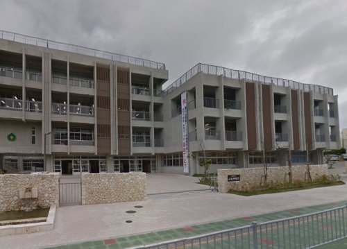 中学校　小禄中学校（中学校）まで581m