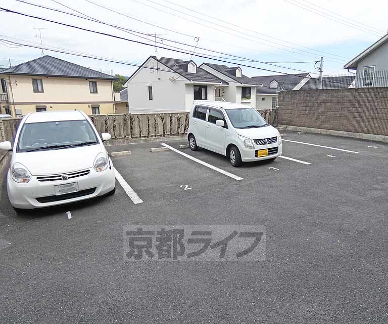 【レオパレス安信町四九番地の駐車場】